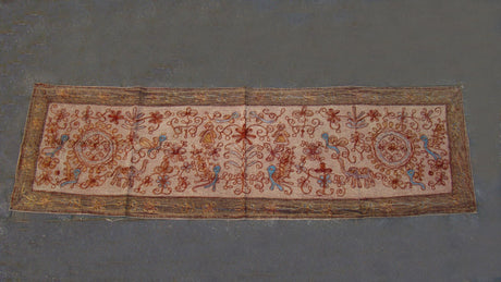 Tapiz marrón de algodón con figuras. 150 x 40 cm - Dendago