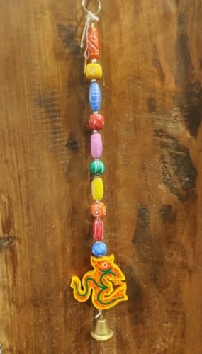 Tira de adorno de madera con símbolo Om - Dendago