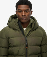 Chaqueta deportiva acolchada con capucha caqui militar Superdry&Co