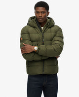 Chaqueta deportiva acolchada con capucha caqui militar Superdry&Co