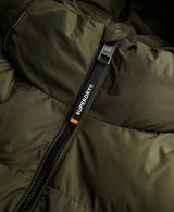 Chaqueta deportiva acolchada con capucha caqui militar Superdry&Co