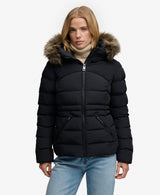 Chaqueta acolchada Fuji con capucha de piel sintética negro Superdry&Co
