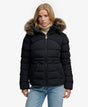 Chaqueta acolchada Fuji con capucha de piel sintética negro Superdry&Co
