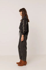 CAMISA NEGRO BORDADA CON VOLUMEN INDI&COLD