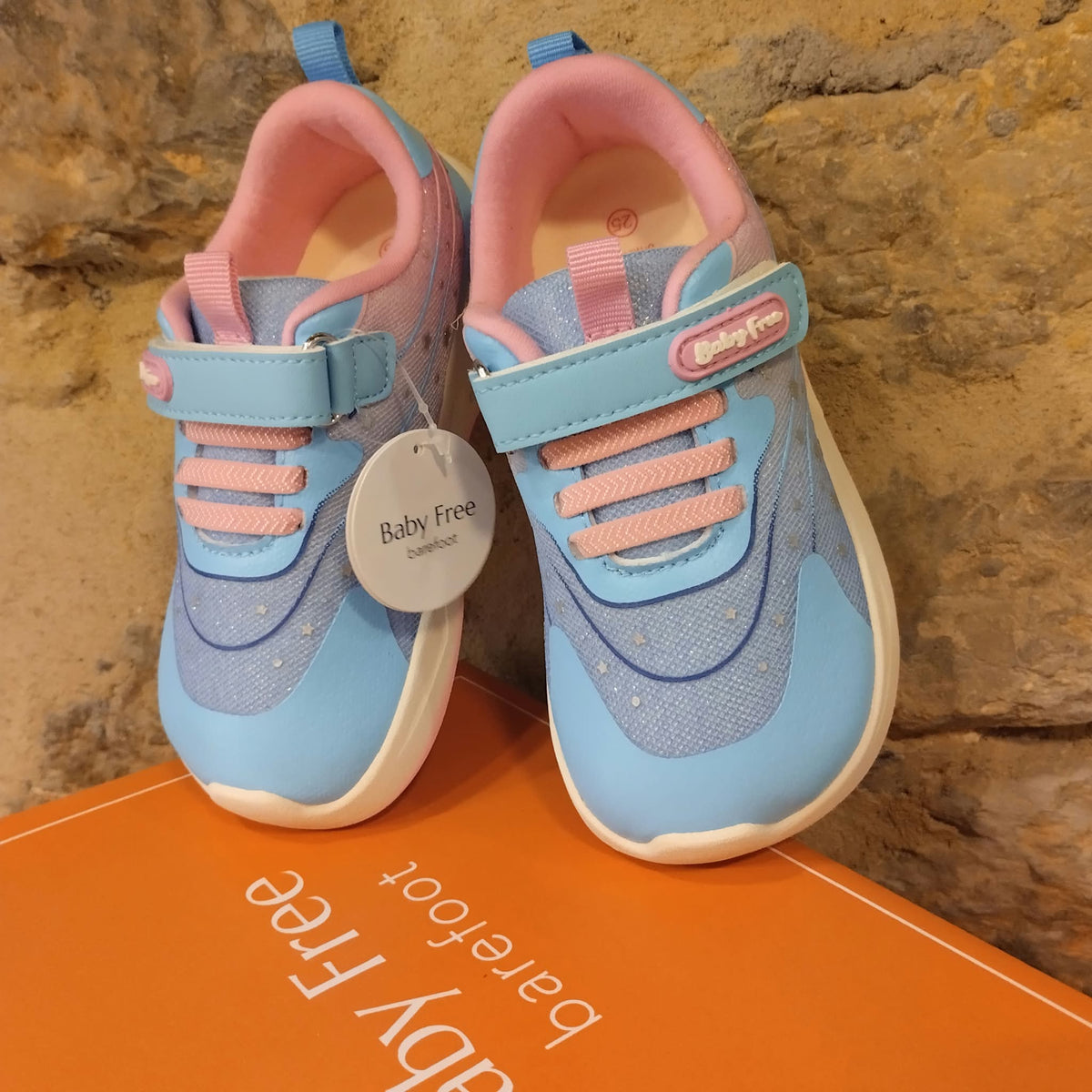 Deportivas para peques en nylon y luces laterales al pisar.