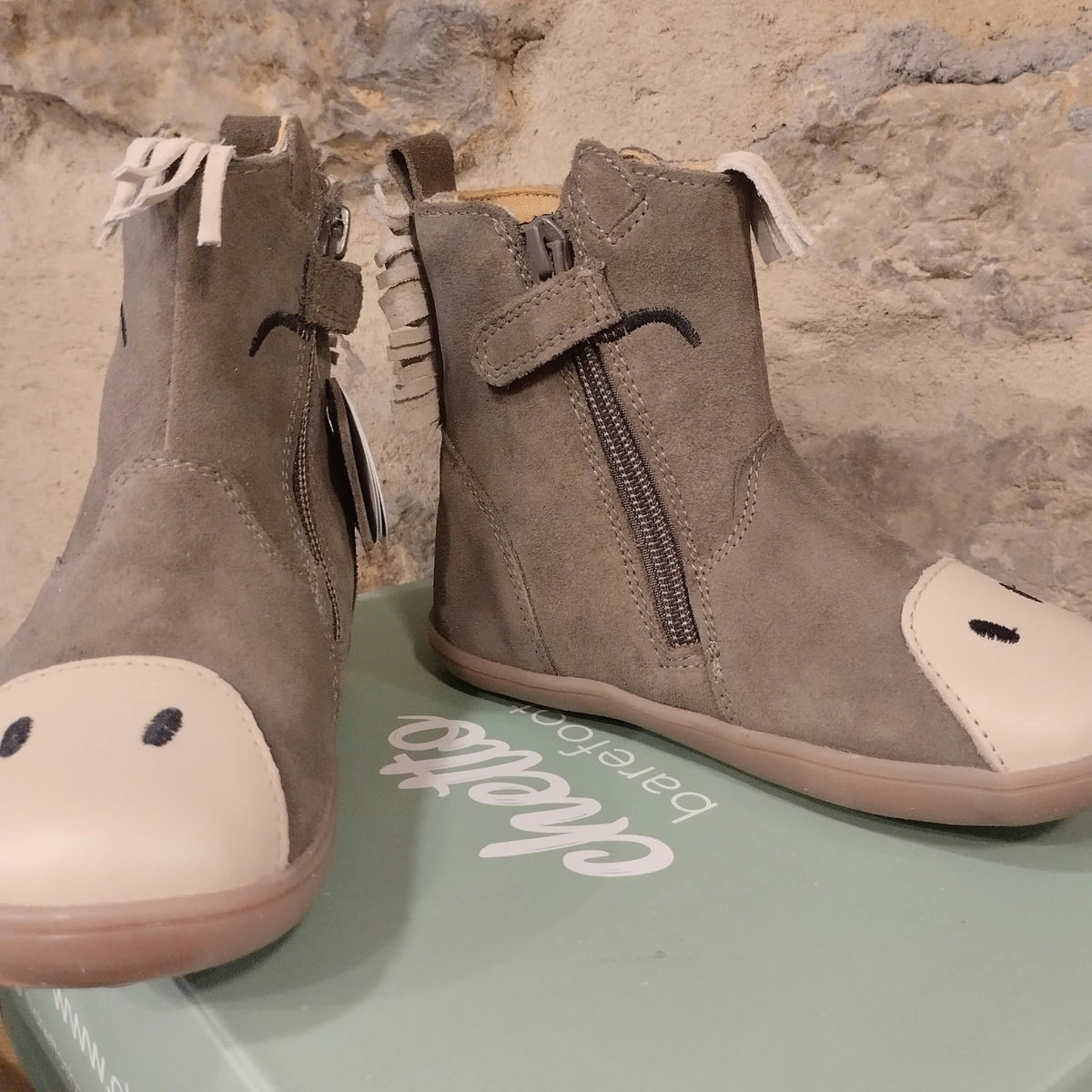 Bota niña barefood, suela flexible. Cuero. Color Beige.