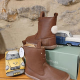 Bota niña barefood, cuero, suela de goma flexible. Color marrón chocolate.