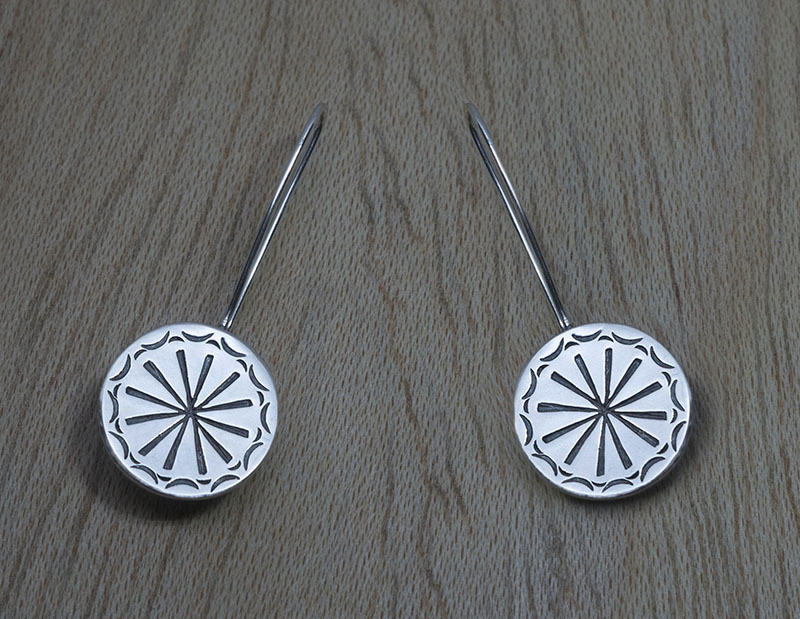 Producto vasco EKHI pendiente grande de plata TXUS GRUZETA.
