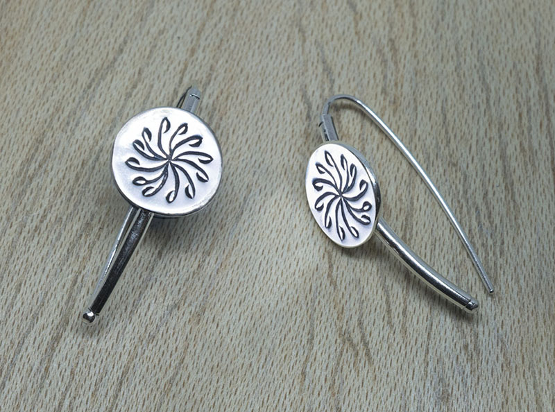 Producto vasco pendiente arco de plata BIRA mitología vasca artesanía TXUS GRUZETA