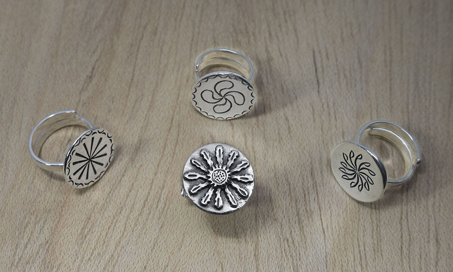 Producto vasco anillo EGUZKILORE plata mitología vasca artesanía TXUS GRUZETA.