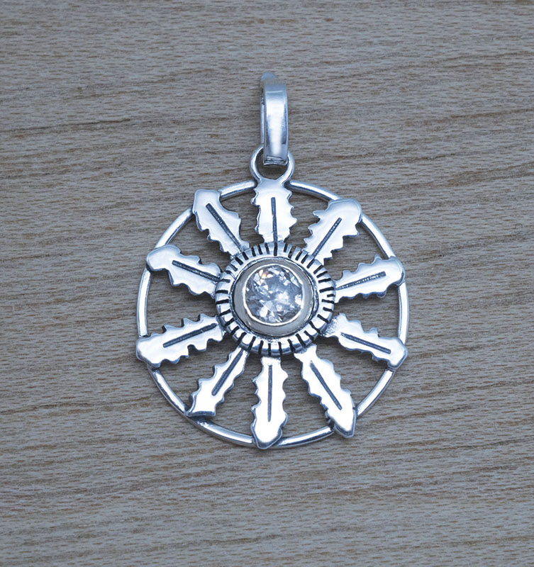 Producto vasco colgante EGUZKILORE de plata ZIRCONIA mitología vasca artesanía TXUS GRUZETA