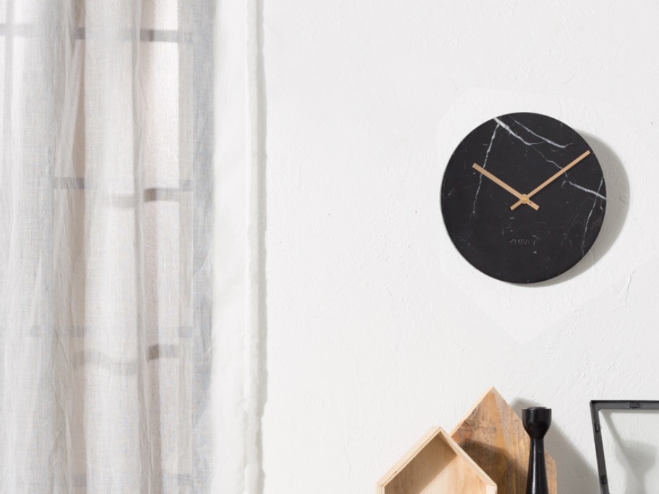 Reloj de pared de mármol negro