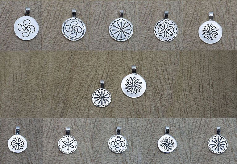 Producto vasco colgante LAUBURU pequeño de plata con cadena mitologia vasca artesania TXUS GRUZETA
