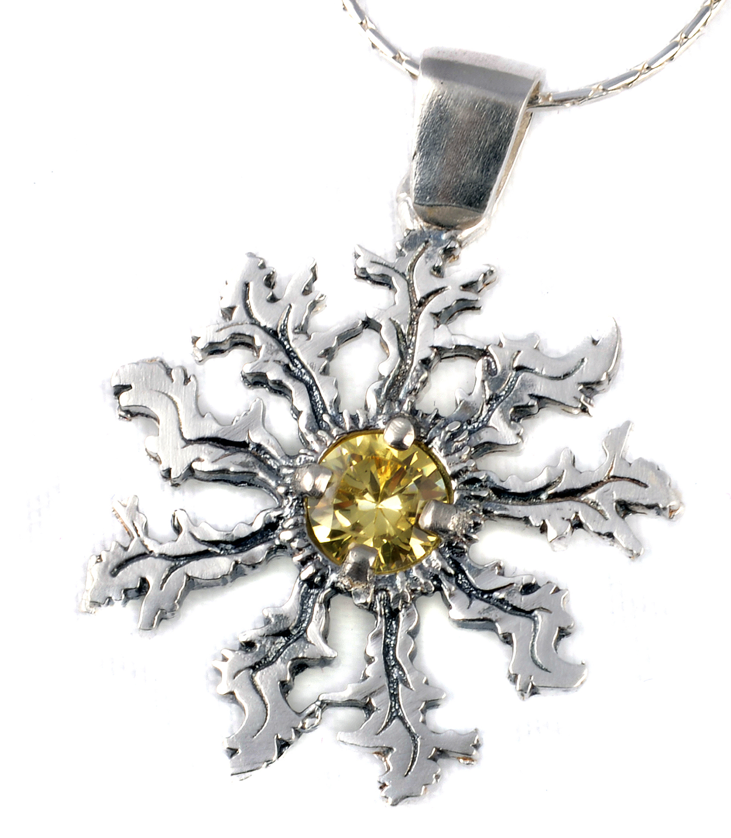 Producto vasco Eguzkilore colgante plata 25-26mm diametro circonita amarilla 6mm flor del sol edelweiss