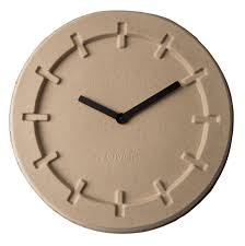 Reloj de pared beige
