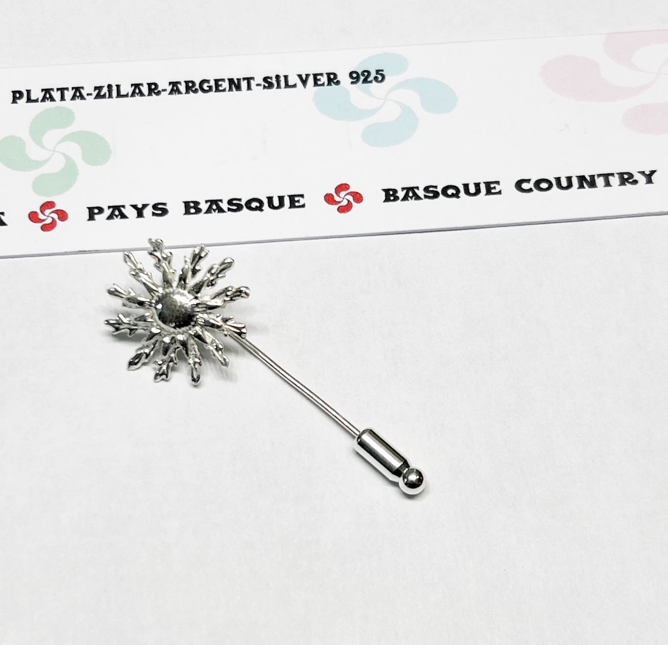 Broche de plata con EGUZKILORE