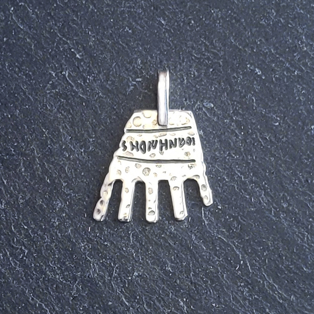 Colgante MANO DE IRULEGI de plata TXUS GRUZETA.