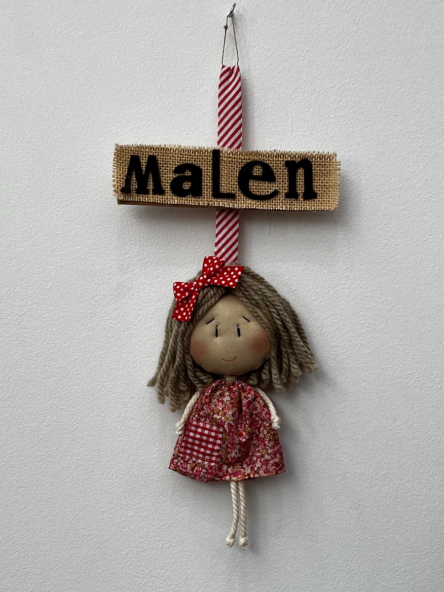 MUÑECA DE TRAPO PEQUEÑA PERSONALIZADA ROJA