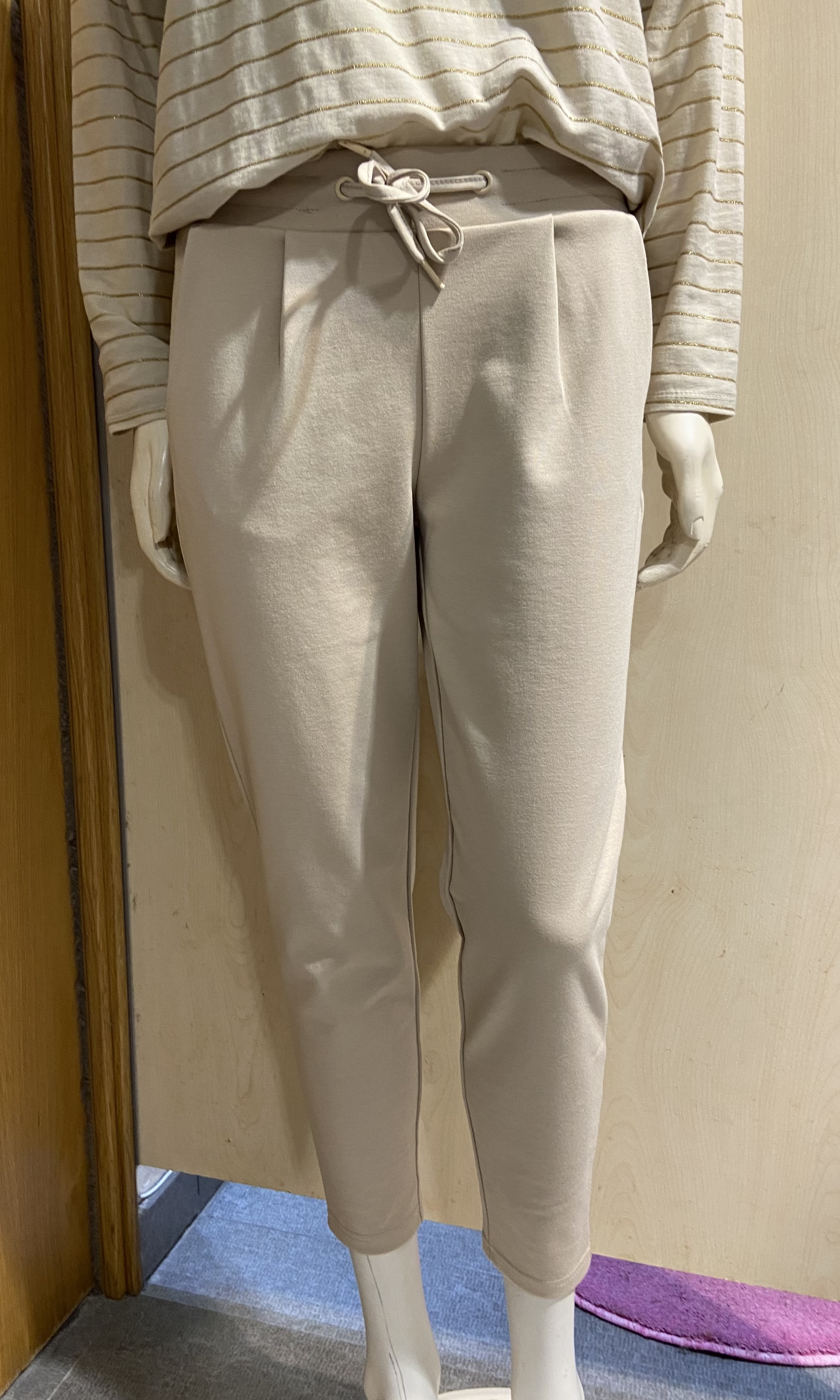 Pantalón Estrecho Beige