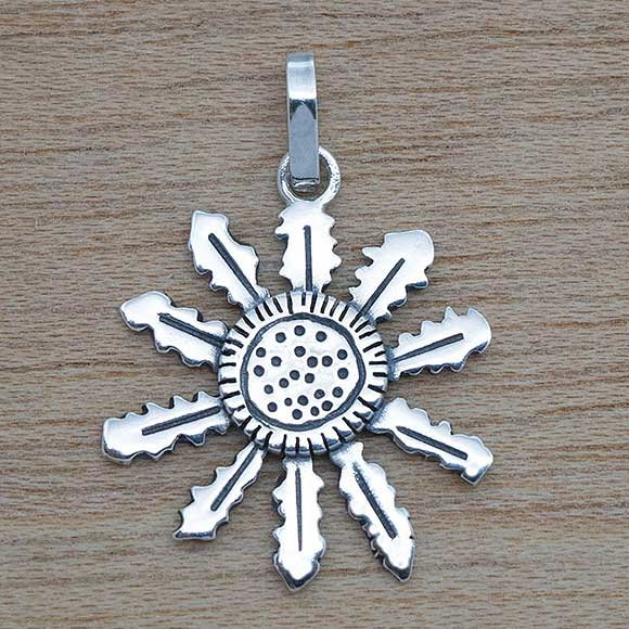 Producto vasco colgante EGUZKILORE de plata grande mitología vasca artesanía TXUS GRUZETA