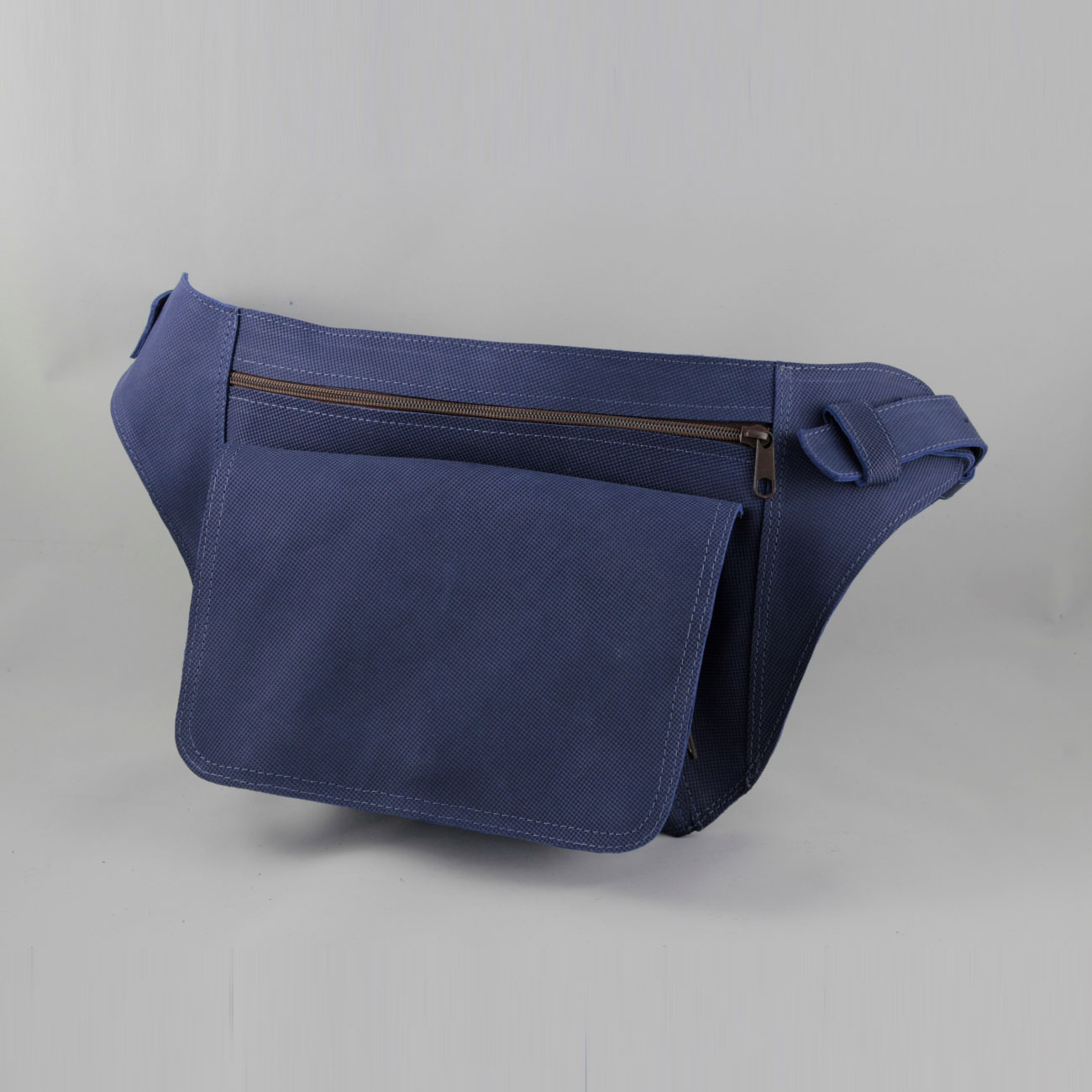 Producto Vasco Riñonera piel azul gran tamaño artesanía LARRUZKO ESKUAK