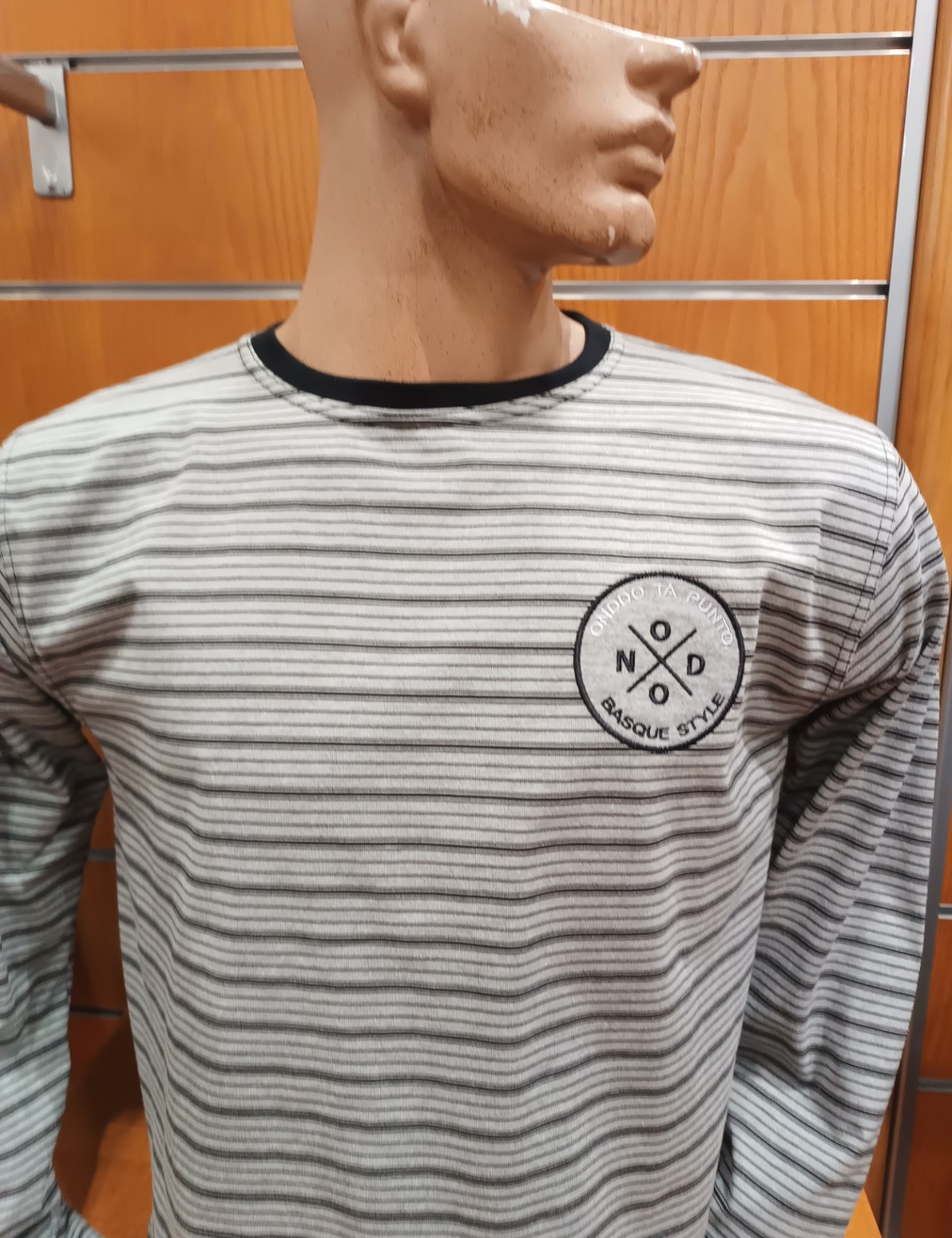 CAMISETA ONDDO TA PUNTO RAYAS GRIS
