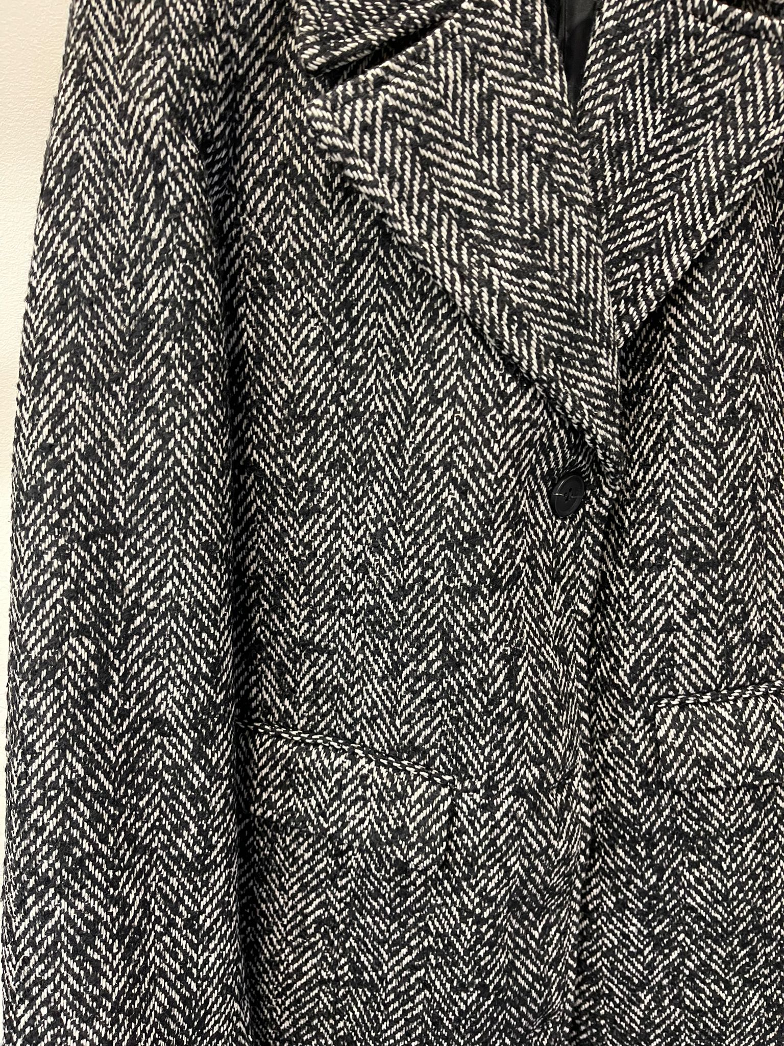 Abrigo negro jaspeado