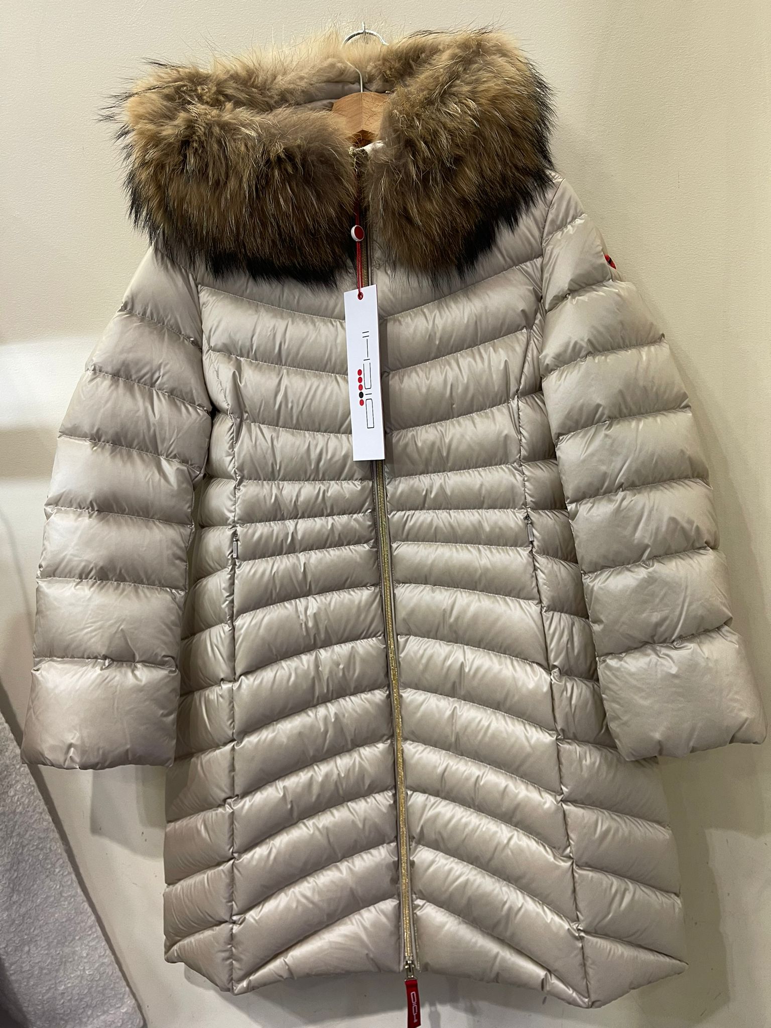 Plumífero beige entallado DICHI